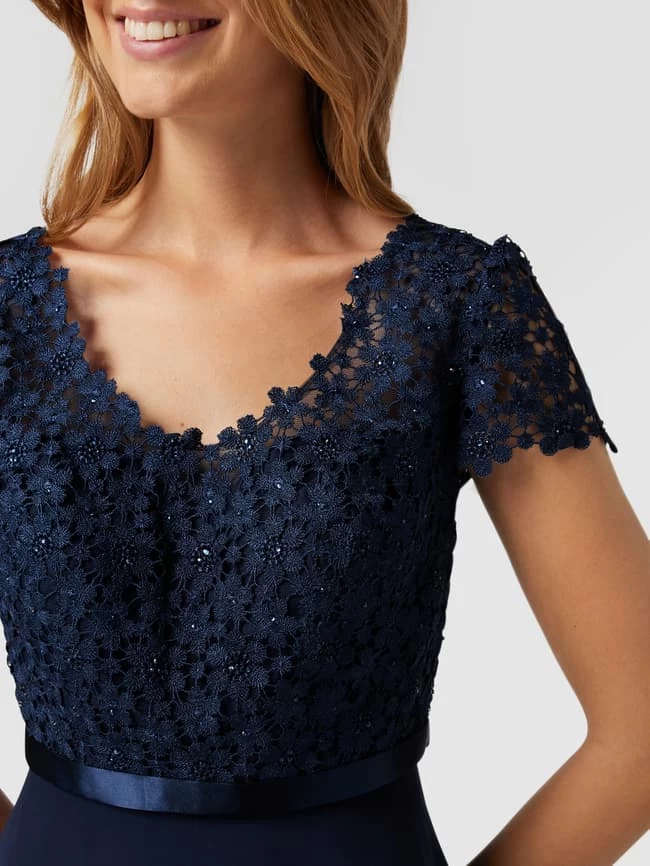 Luxuar Cocktailkleid Mit Ziersteinen Und Floralen Stickereien - Dunkelblau 5 Luxuar Cocktailkleid Mit Ziersteinen Und Floralen Stickereien - Dunkelblau – Bild 3