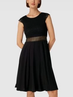 V.M. Cocktailkleid Mit Spitzenbesatz - Schwarz -Damen Mode 88qlae1m6d350hqgal94ghig6ko48di1a4p42i2i6h7lada56d93cgpi6d6kac266h7kgki59p158i289ko62chk6gp3gcpmchgjid1kclijgohpc9hm6ob560oj4dph6os3gdg