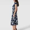 BOSS Kleid Mit Allover-Muster Modell 'ELETAS' - Marineblau -Damen Mode 8d35ck1j9t7kmiq3952kke9l9db4cdai9p0ksiib9t5j8i2971a4qd1j61akkg9i8opl6dpka154cj1m70o36c9o75ij2pj3corj6c1k6lgj0oj36dj3gchj61imap3670smcp0