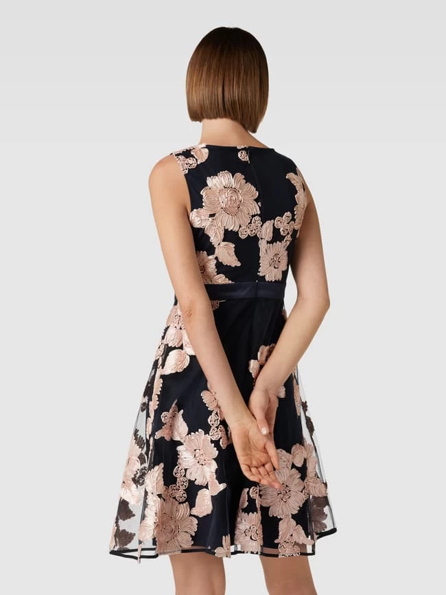 Christian Berg Cocktail Cocktailkleid Mit Taillenpasse - Marineblau Meliert 7 Christian Berg Cocktail Cocktailkleid Mit Taillenpasse - Marineblau Meliert – Bild 5