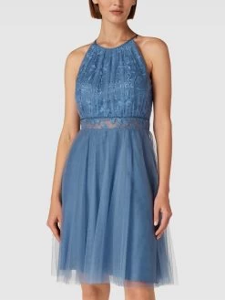V.M. Cocktailkleid Mit Spitzen-Besatz - Rauchblau -Damen Mode 957l8kac8lb4ik26957keka7719l8ci29p544cq56cs5cc9h94plahplah8kmga19sq30jqi9t232l1p8d3j8d36c9hj8cr270qjce9kcpim2e1g6tj3ac9m6ssm6phlc4r66d8