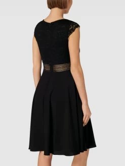 V.M. Cocktailkleid Mit Spitzenbesatz - Schwarz -Damen Mode 9gqjeea968s44dqba914gh2bah93el2kacp4ujhn60p4ah2569aj4c2e9kr48j9ka9632l9p9co48c1i893jap1o6oo3gp34ccq32p1k74r3gob66lgmce36cgr3io9lclgm4c8