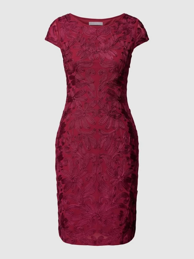 Christian Berg Cocktail Etuikleid Mit Strukturmuster - Kirschrot 4 Christian Berg Cocktail Etuikleid Mit Strukturmuster - Kirschrot – Bild 2