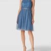 V.M. Cocktailkleid Mit Spitzen-Besatz - Rauchblau -Damen Mode aoo4ikil618l2l1ja52kaja1a993cj9k9d6l2ipn6p8kmgqf91a56hi78p948hhm8h1k6e2g9pa3gea1a8o68pj3c4smcphg69hjic1k6lijce356crm2cb1cphjeeb2cks3eog