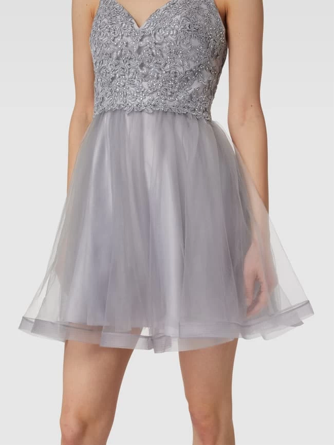 Laona Cocktailkleid Mit Herz-Ausschnitt - Silber 5 Laona Cocktailkleid Mit Herz-Ausschnitt - Silber – Bild 3