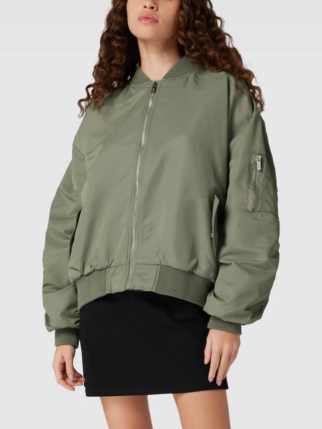 REVIEW Bomberjacke Mit Stehkragen - Olivgrün 5 REVIEW Bomberjacke Mit Stehkragen - Olivgrün – Bild 4